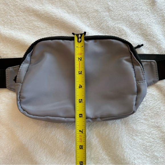 Sleek Black and Gray Men's Belt Bag - Picture 5 of 7